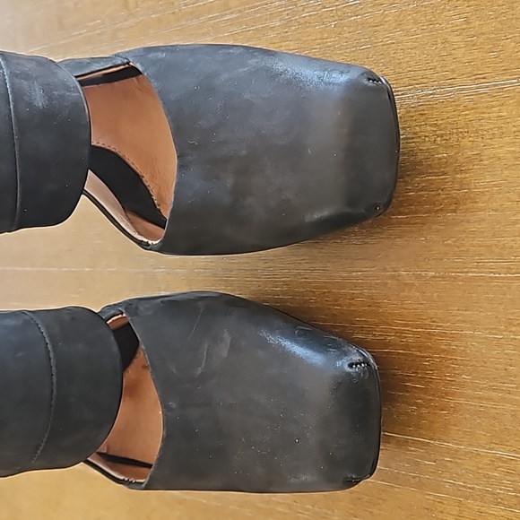 GORGEOUS  JOHN FLUEVOG SUEDE/ LEATHER  4 INCH HEELS - Picture 6 of 12